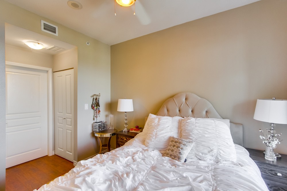 Virtual tour photo 29 of 46 for 300 West Beech Street #605