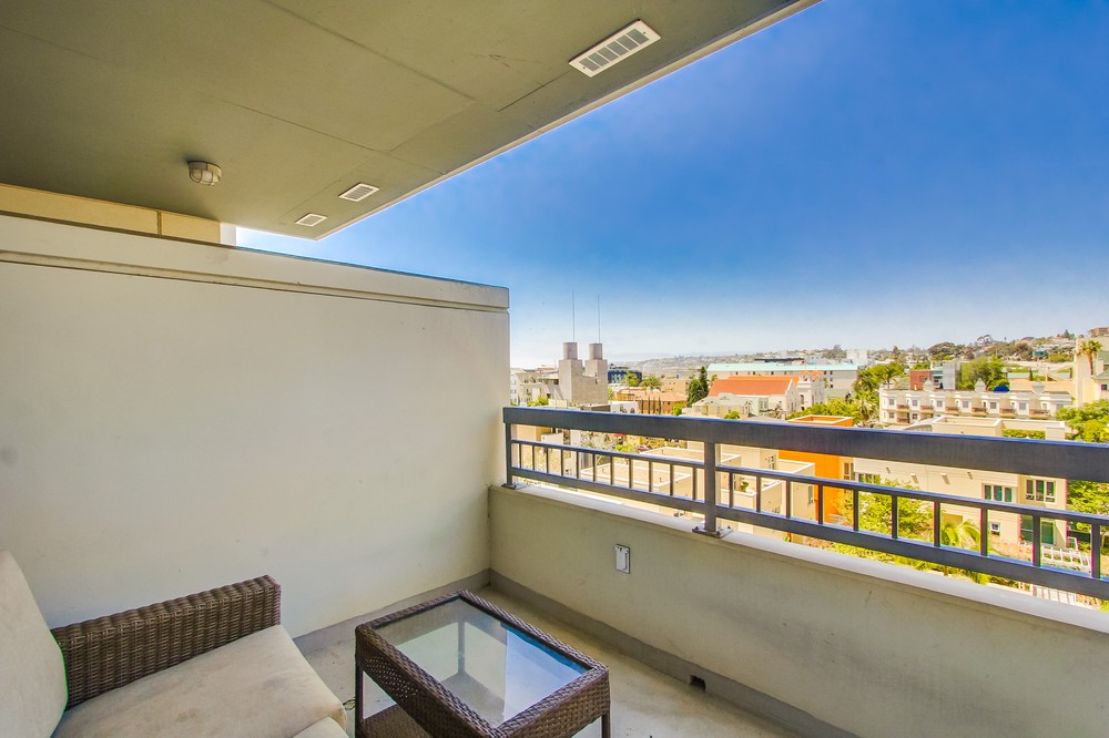 Virtual tour photo 33 of 46 for 300 West Beech Street #605