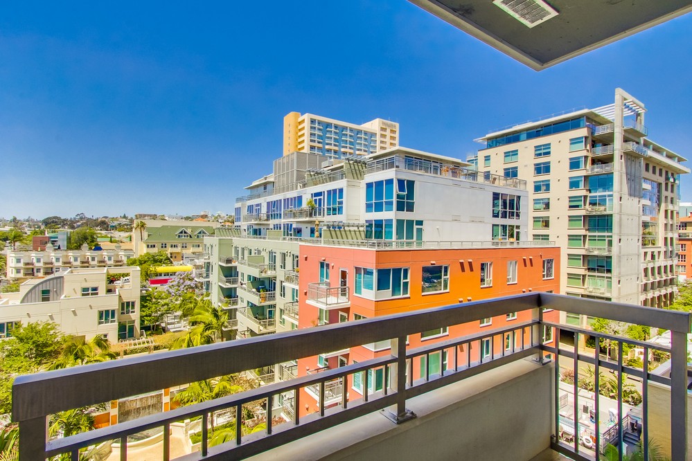 Virtual tour photo 35 of 46 for 300 West Beech Street #605