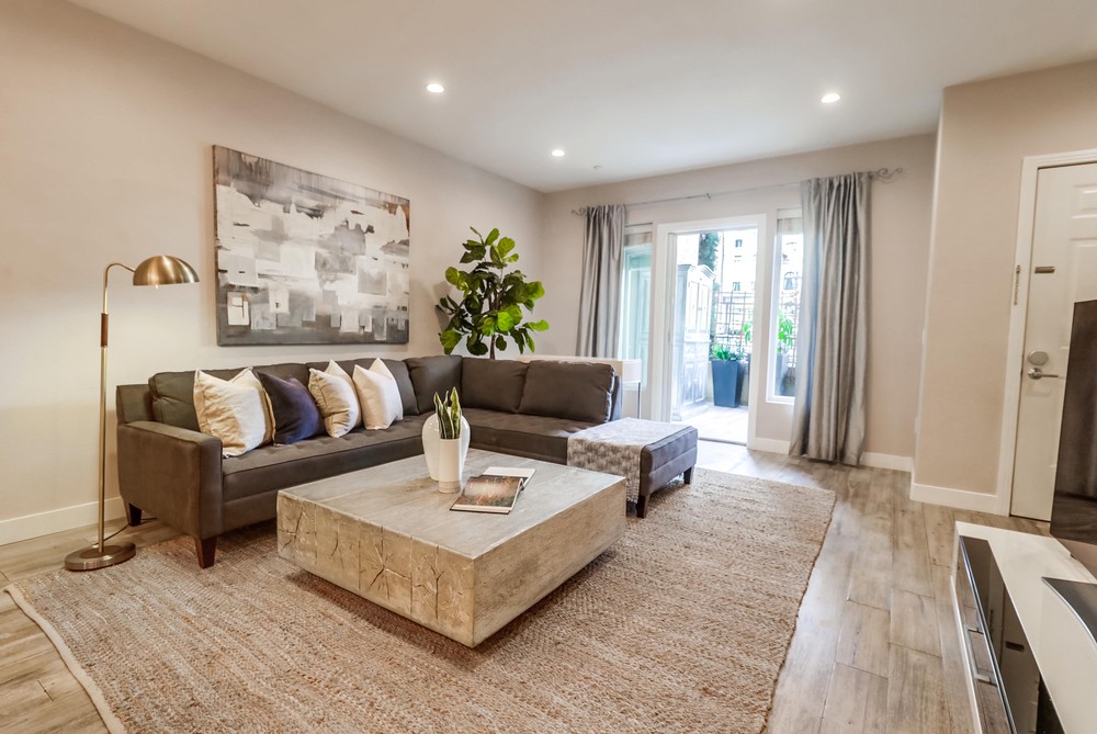 Virtual tour photo 17 of 53 for 301 W G St