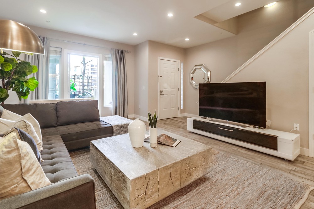 Virtual tour photo 18 of 53 for 301 W G St