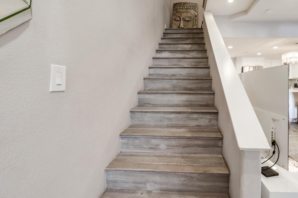Virtual tour photo 32 of 53 for 301 W G St