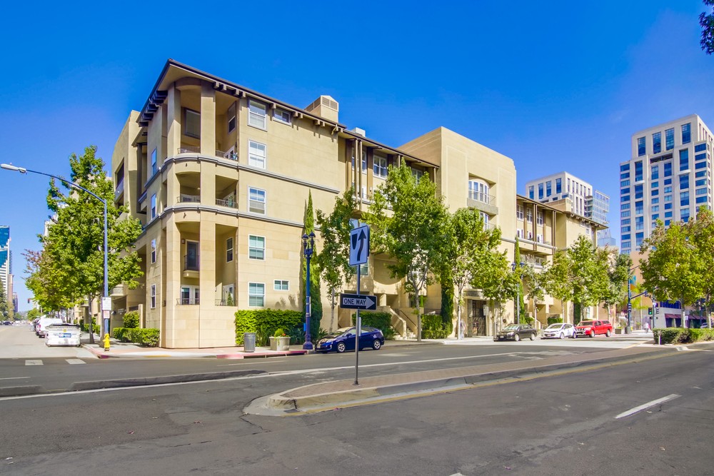 Virtual tour photo 1 of 53 for 301 W G St #423