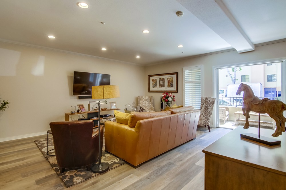 Virtual tour photo 11 of 59 for 301 W G St