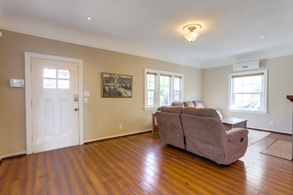 Virtual tour photo 10 of 43 for 3017 Elm St