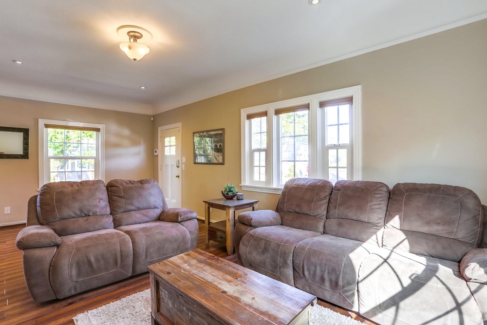 Virtual tour photo 12 of 43 for 3017 Elm St