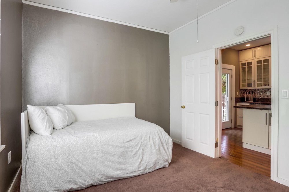 Virtual tour photo 36 of 43 for 3017 Elm St