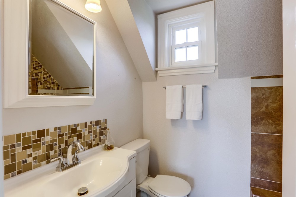 Virtual tour photo 37 of 43 for 3017 Elm St
