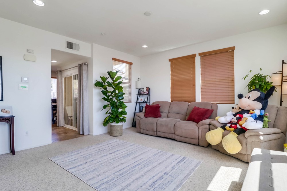 Virtual tour photo 9 of 34 for 3018 Beachwood Bluff Way
