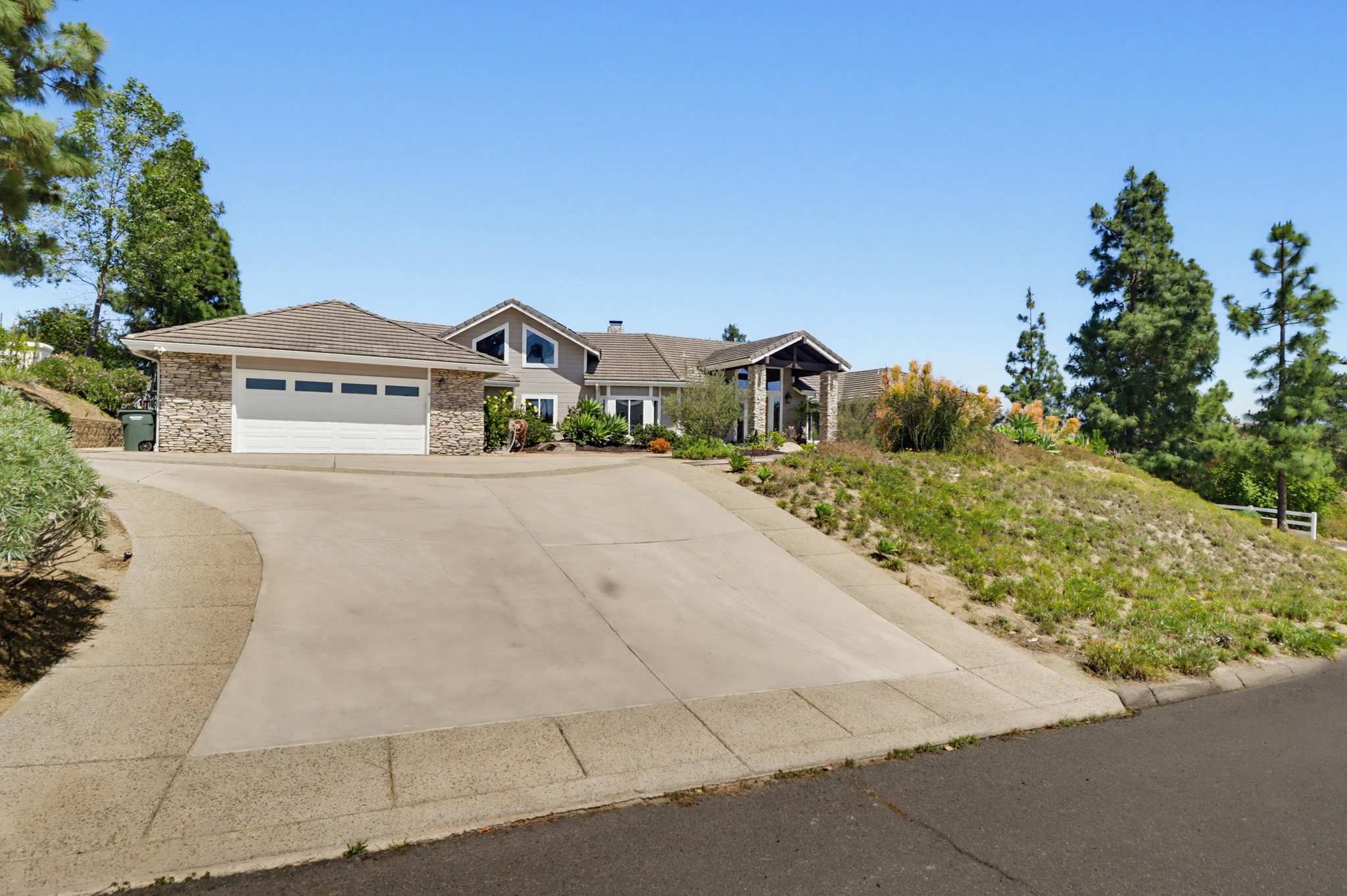 Virtual tour photo 4 of 105 for 3019 Calle Allejandro