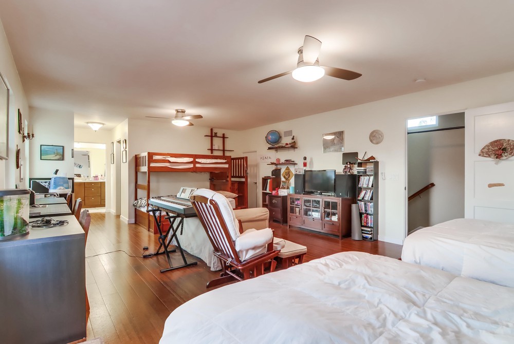 Virtual tour photo 33 of 61 for 3021 Lytton St