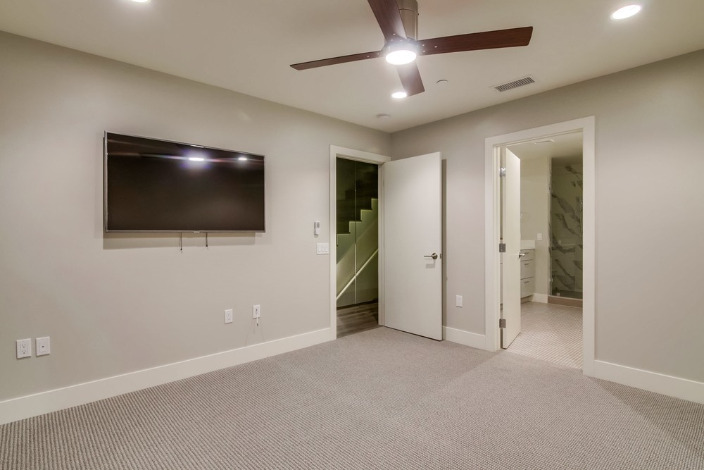 Virtual tour photo 77 of 118 for 3030 Jarvis St #15