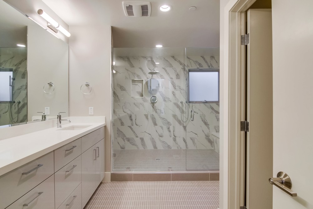 Virtual tour photo 79 of 118 for 3030 Jarvis St #15
