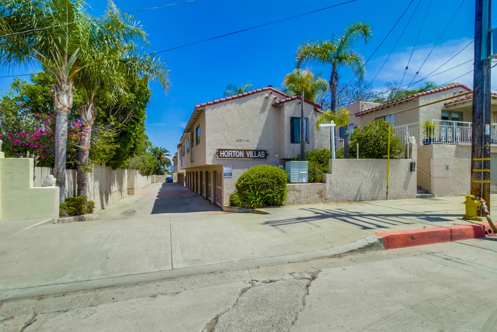 Virtual tour photo 1 of 40 for 3032 Horton Ave