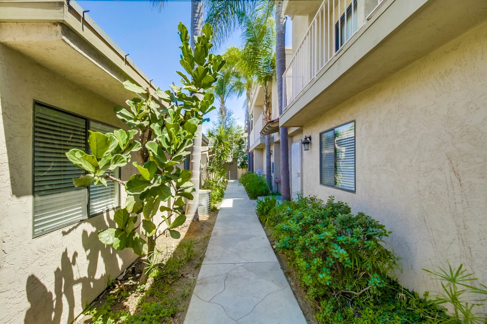 Virtual tour photo 5 of 40 for 3032 Horton Ave
