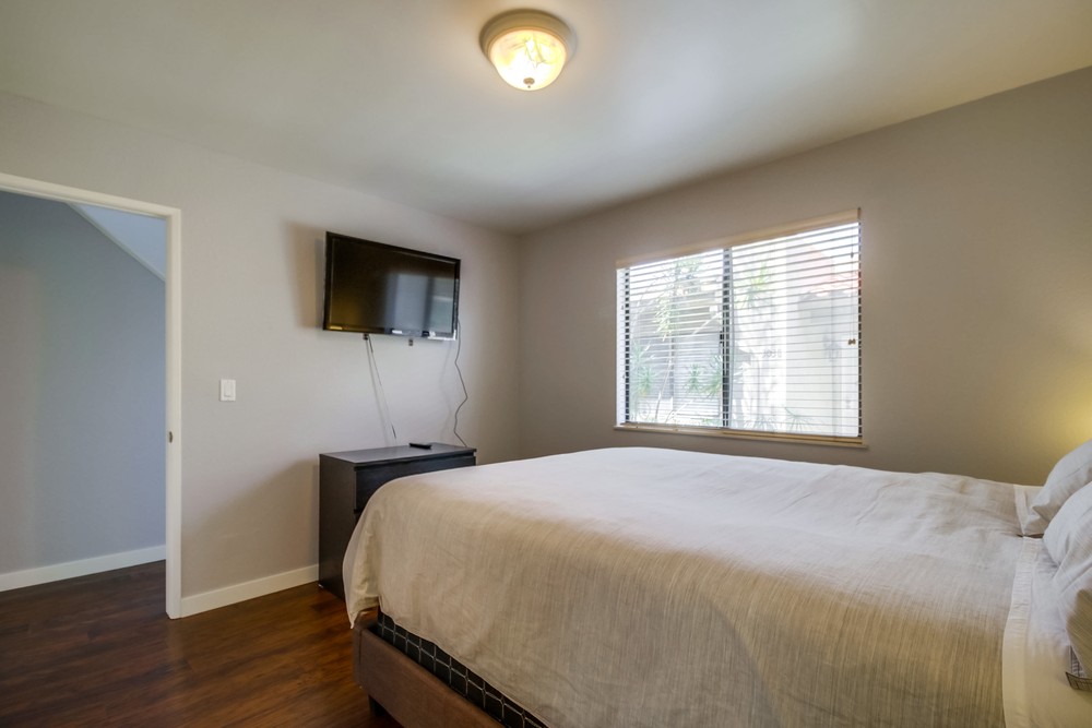 Virtual tour photo 25 of 40 for 3032 Horton Ave