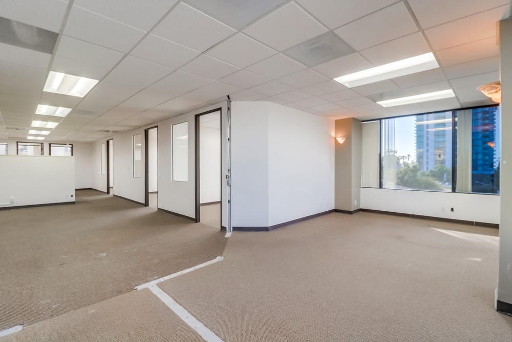 Virtual tour photo 10 of 60 for 3033 Fifth Ave #300