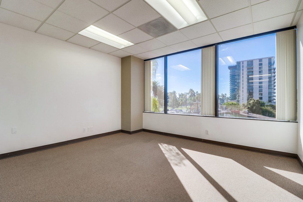 Virtual tour photo 14 of 60 for 3033 Fifth Ave #300