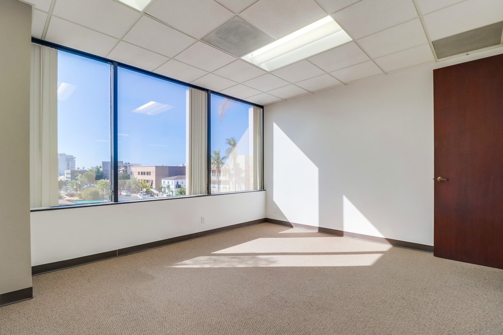 Virtual tour photo 16 of 60 for 3033 Fifth Ave #300