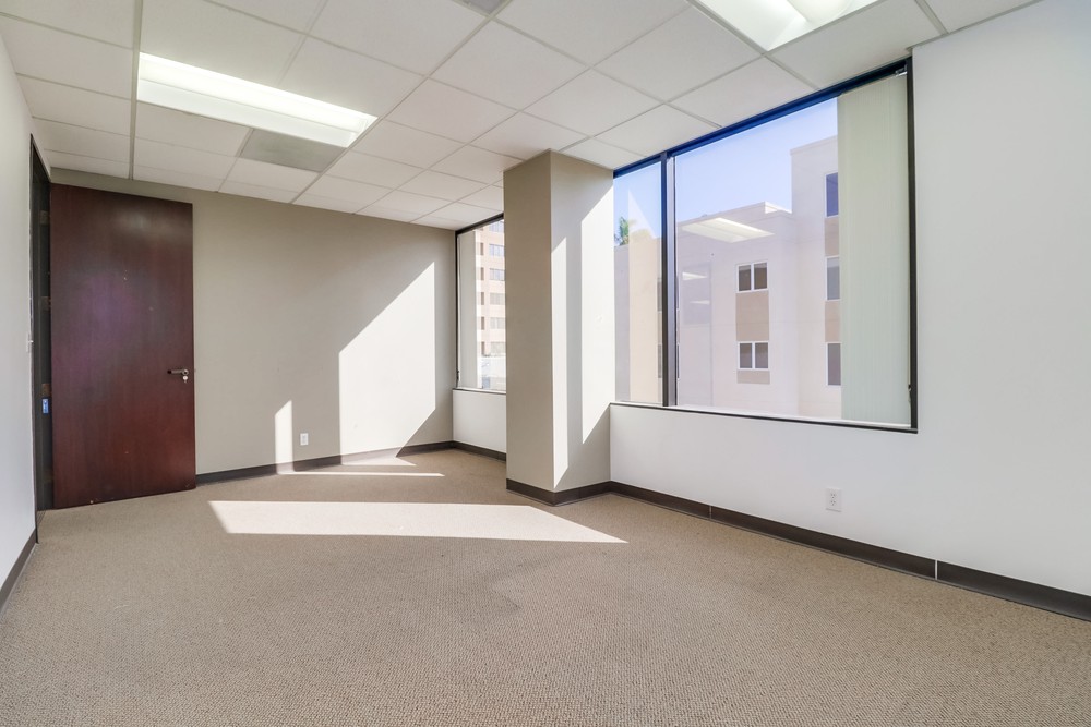 Virtual tour photo 20 of 60 for 3033 Fifth Ave #300