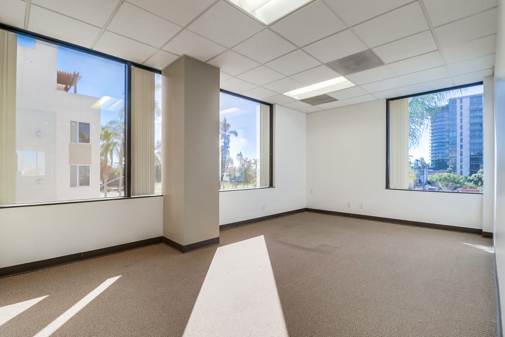 Virtual tour photo 21 of 60 for 3033 Fifth Ave #300