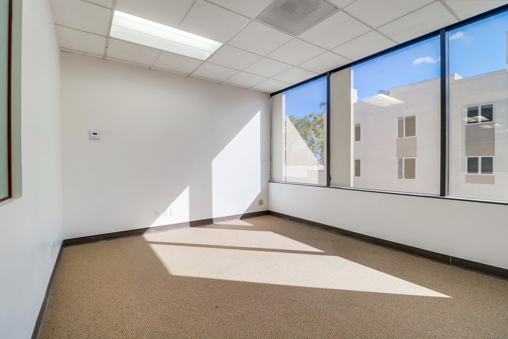 Virtual tour photo 22 of 60 for 3033 Fifth Ave #300