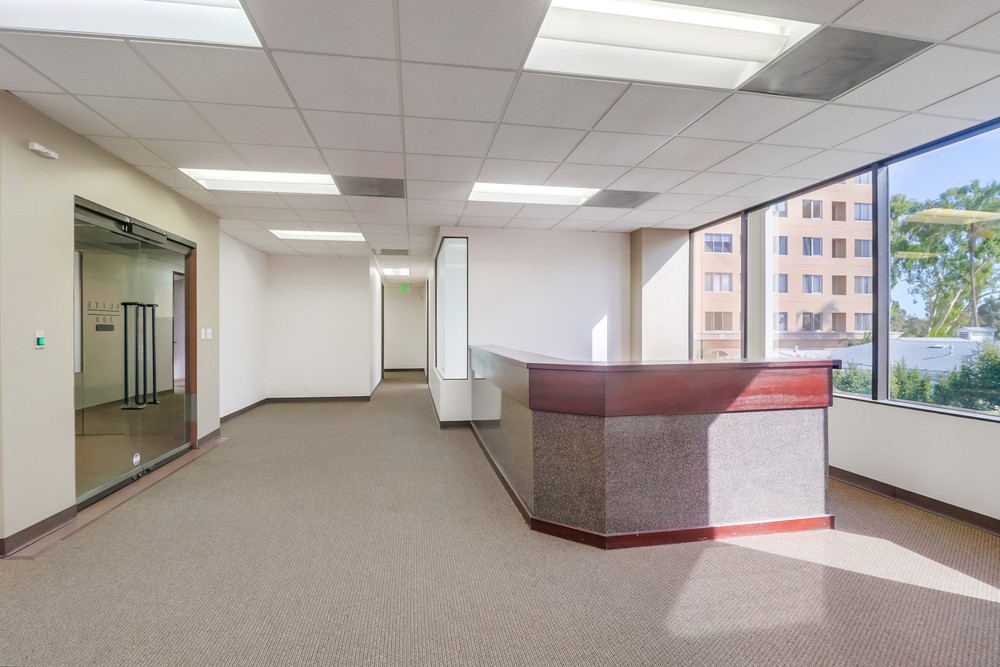 Virtual tour photo 32 of 60 for 3033 Fifth Ave #300