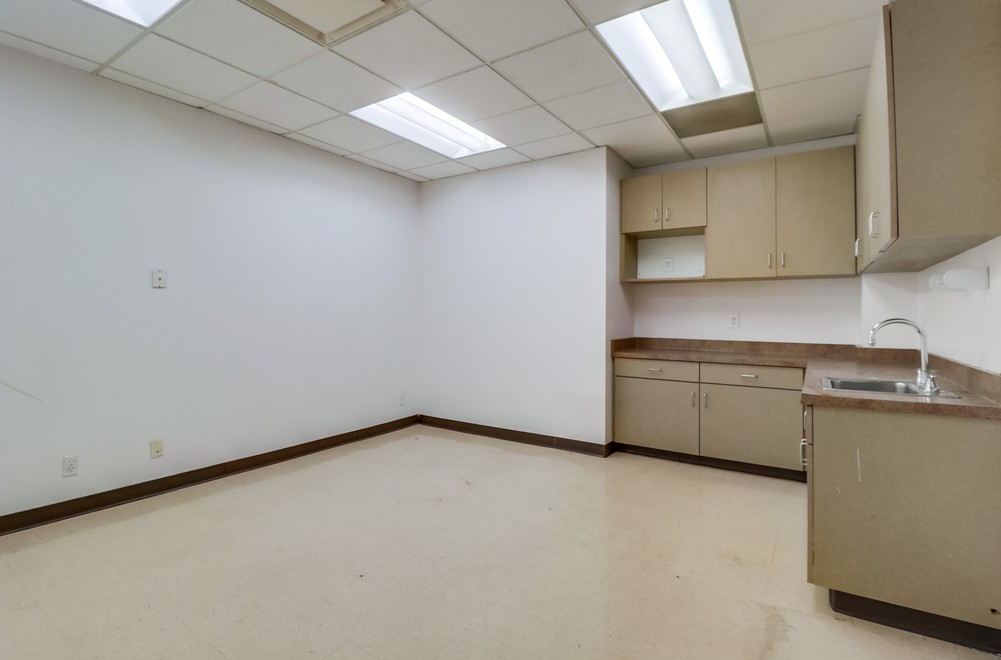 Virtual tour photo 39 of 60 for 3033 Fifth Ave #300