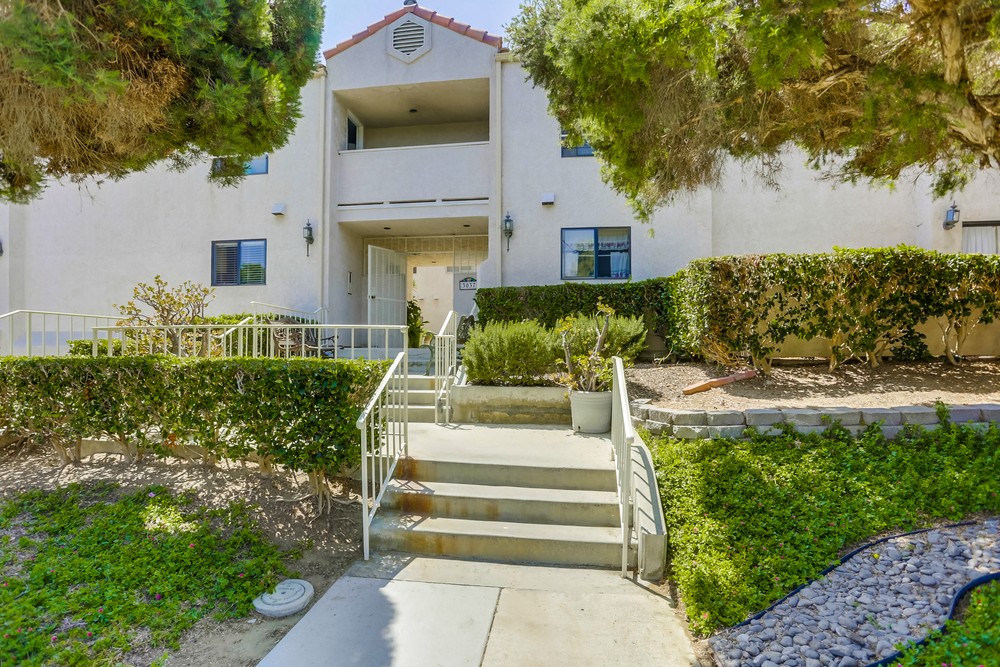 Virtual tour photo 1 of 39 for 3037 Ingelow St APT 4