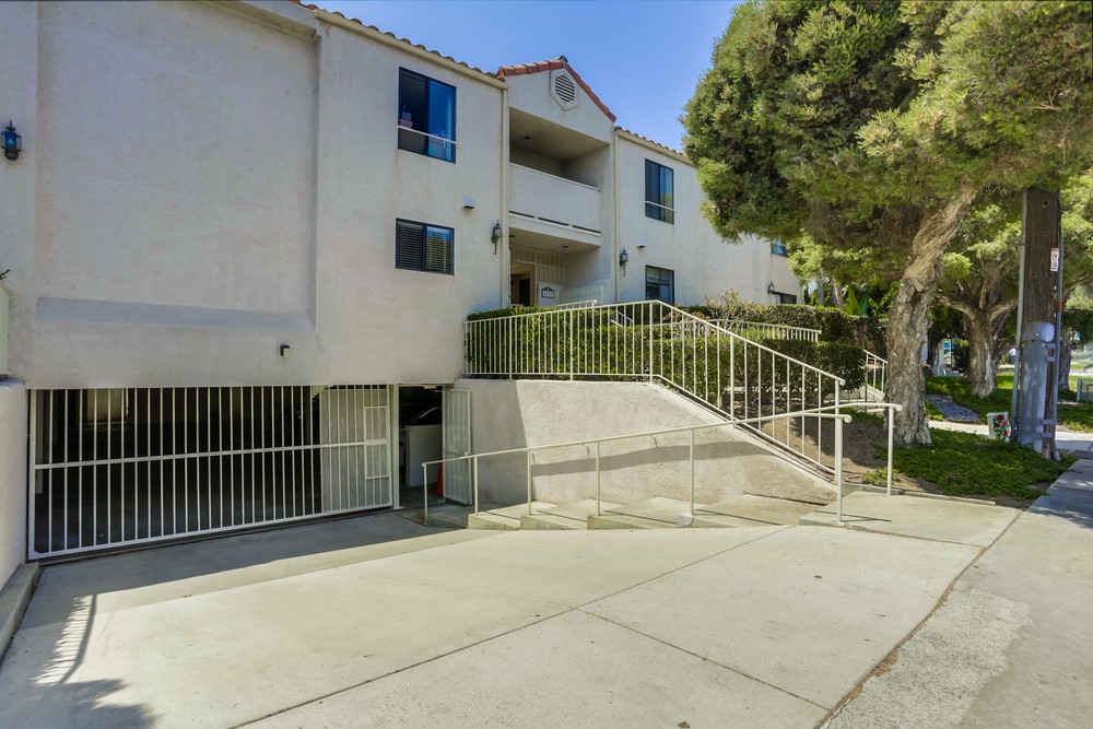 Virtual tour photo 3 of 39 for 3037 Ingelow St APT 4