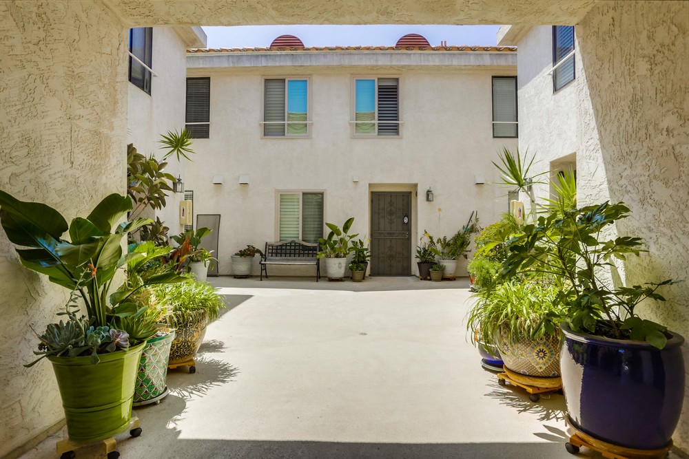 Virtual tour photo 5 of 39 for 3037 Ingelow St APT 4
