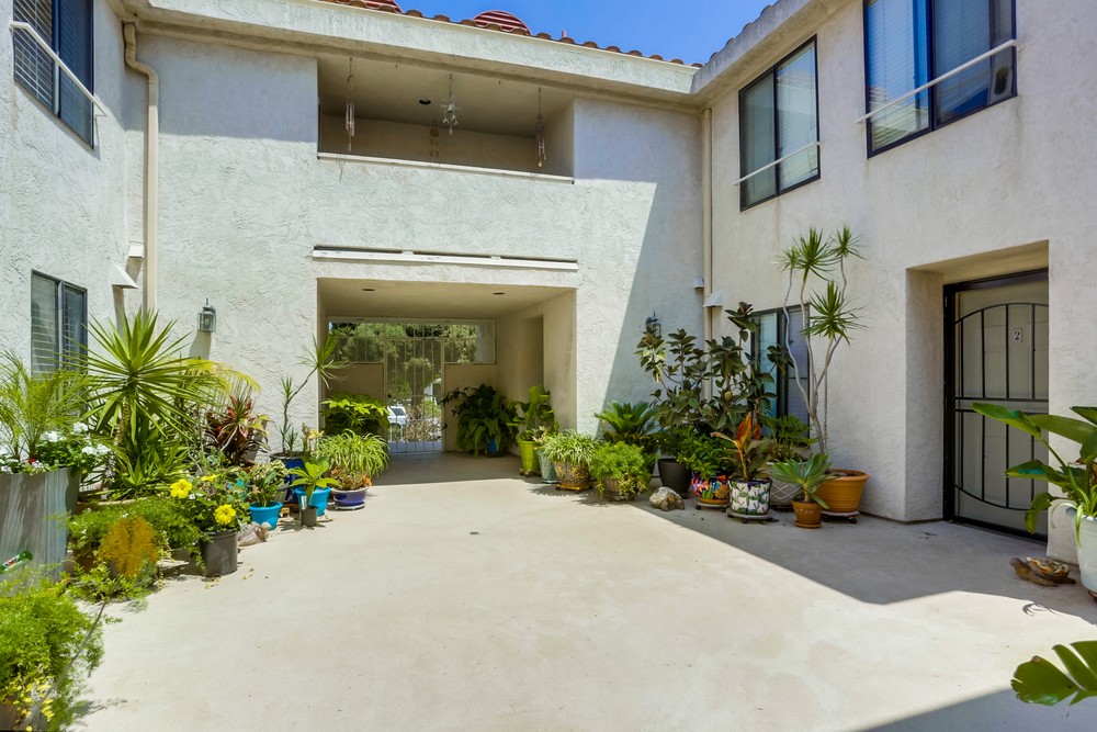 Virtual tour photo 6 of 39 for 3037 Ingelow St APT 4