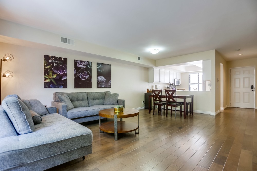 Virtual tour photo 10 of 39 for 3037 Ingelow St APT 4