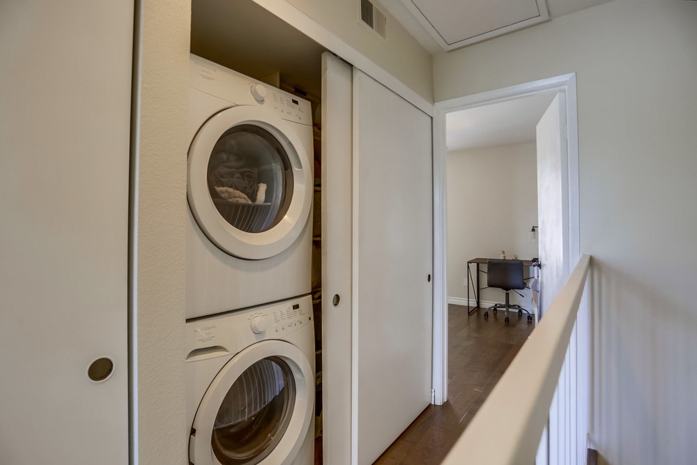 Virtual tour photo 32 of 39 for 3037 Ingelow St APT 4