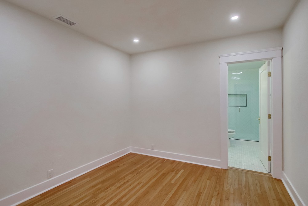 Virtual tour photo 29 of 64 for 3050 Elm St