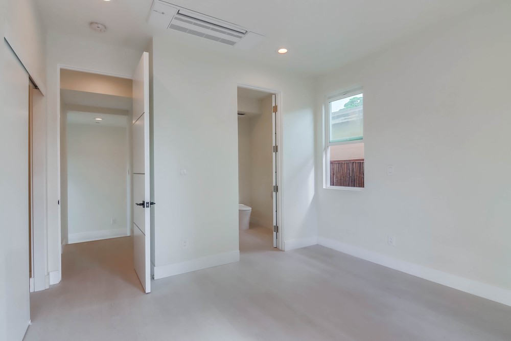 Virtual tour photo 32 of 71 for 3059 Martin Ave