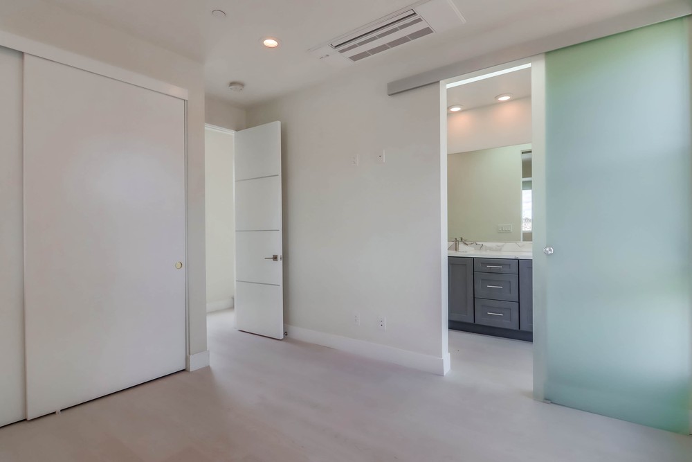Virtual tour photo 41 of 71 for 3059 Martin Ave