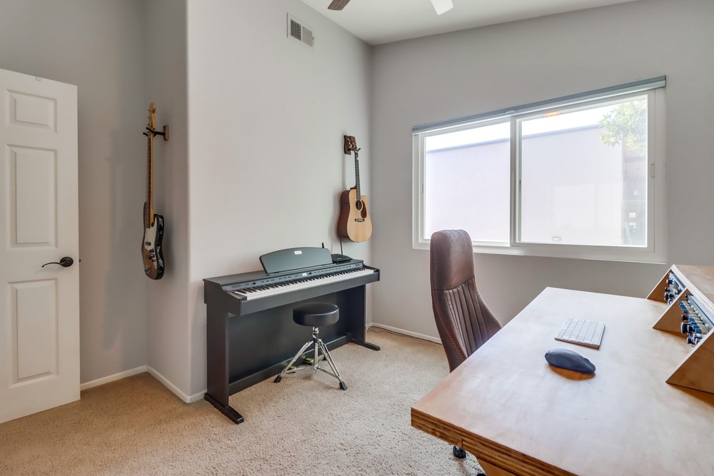 Virtual tour photo 25 of 38 for 3065 A St APT 4
