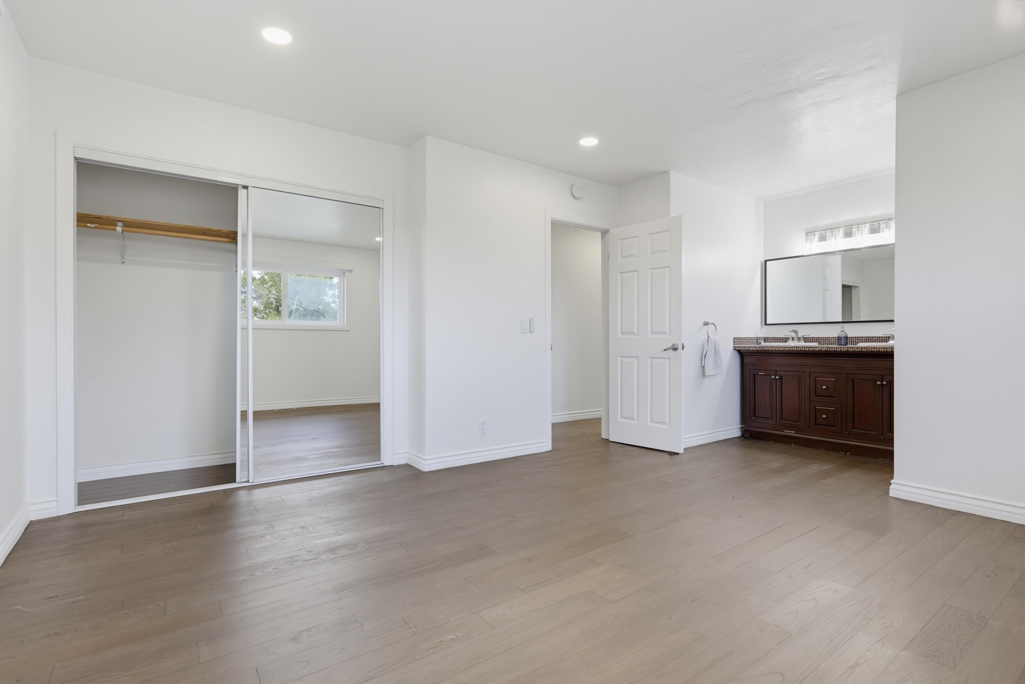Virtual tour photo 23 of 44 for 3068 Via Hermosa