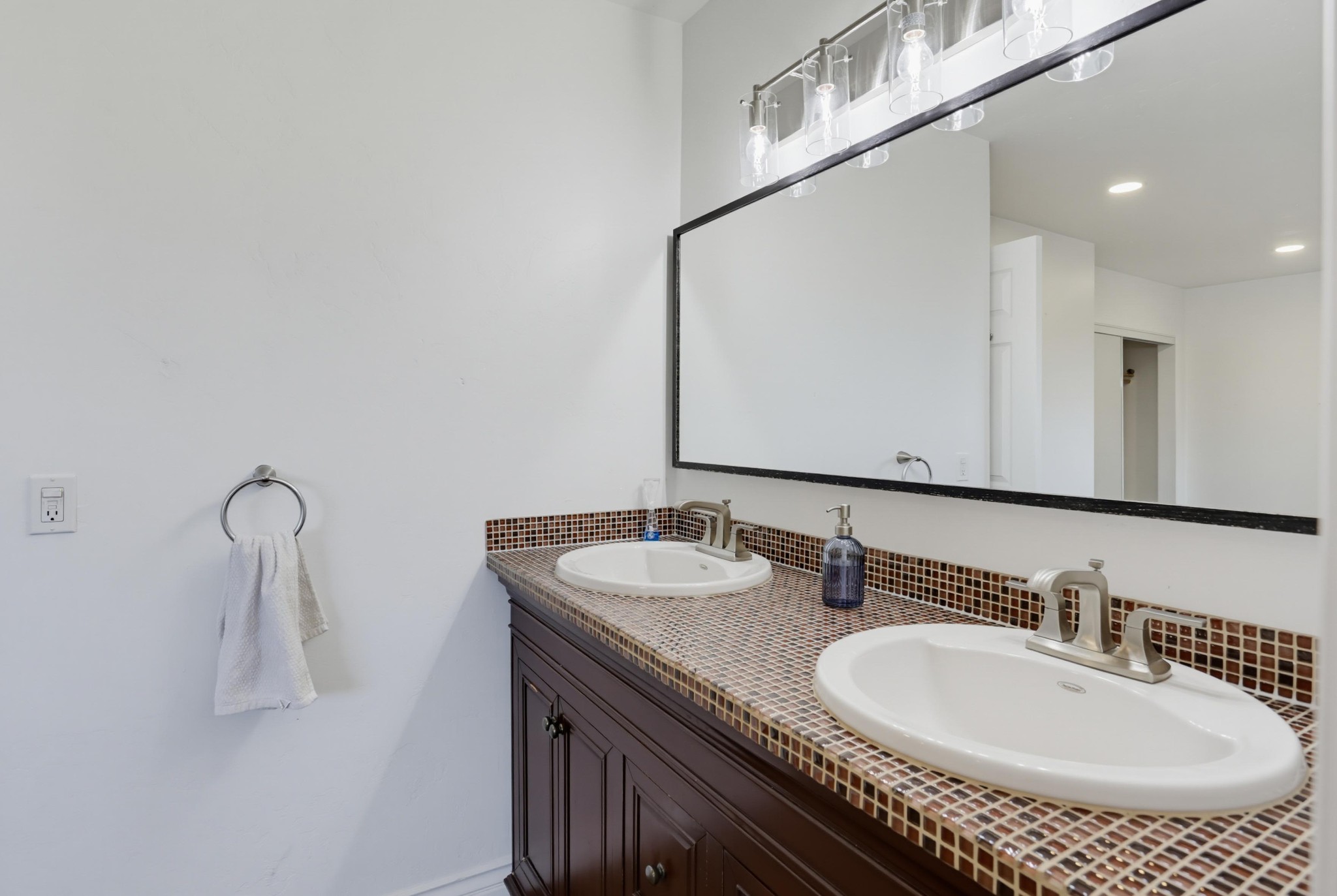 Virtual tour photo 25 of 44 for 3068 Via Hermosa