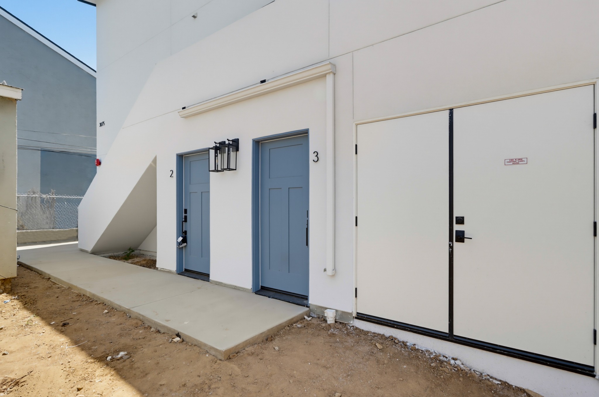 Virtual tour photo 1 of 14 for 3075 Hawthorn St #2