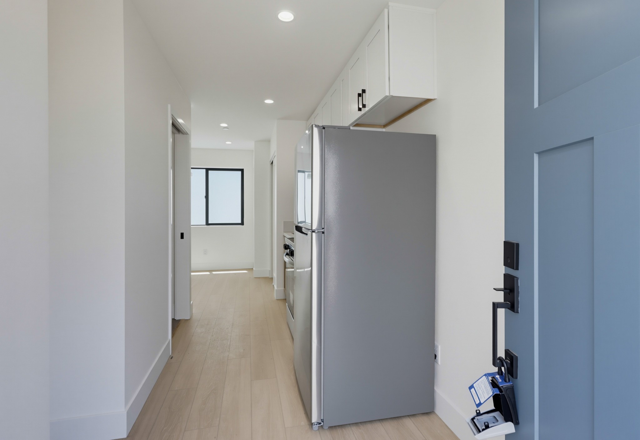 Virtual tour photo 4 of 14 for 3075 Hawthorn St #2