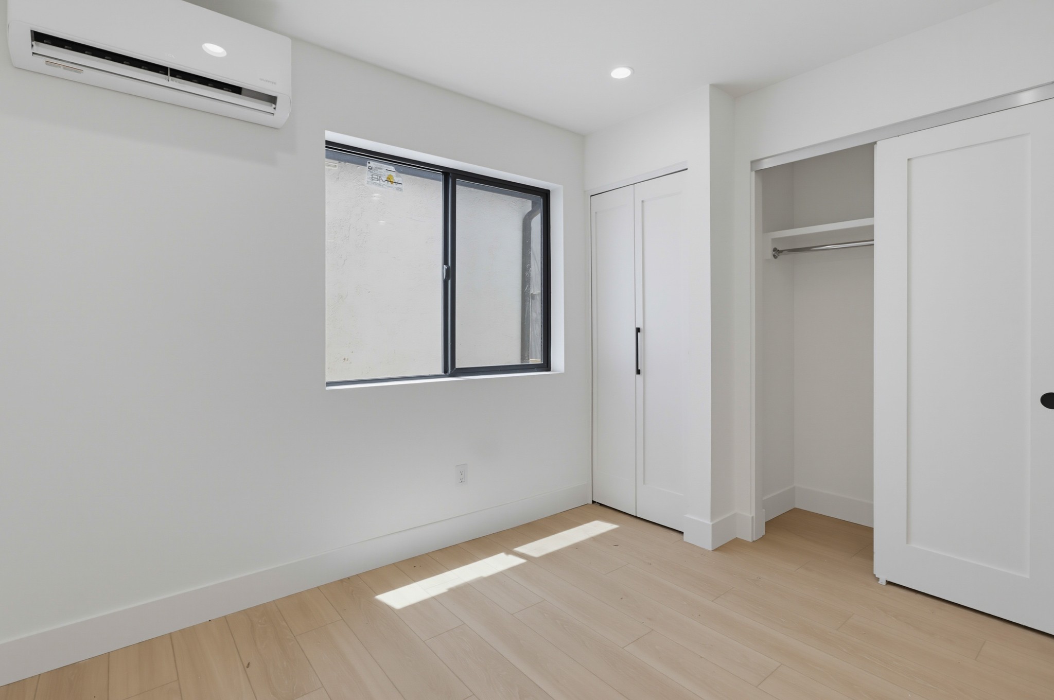Virtual tour photo 8 of 14 for 3075 Hawthorn St #2