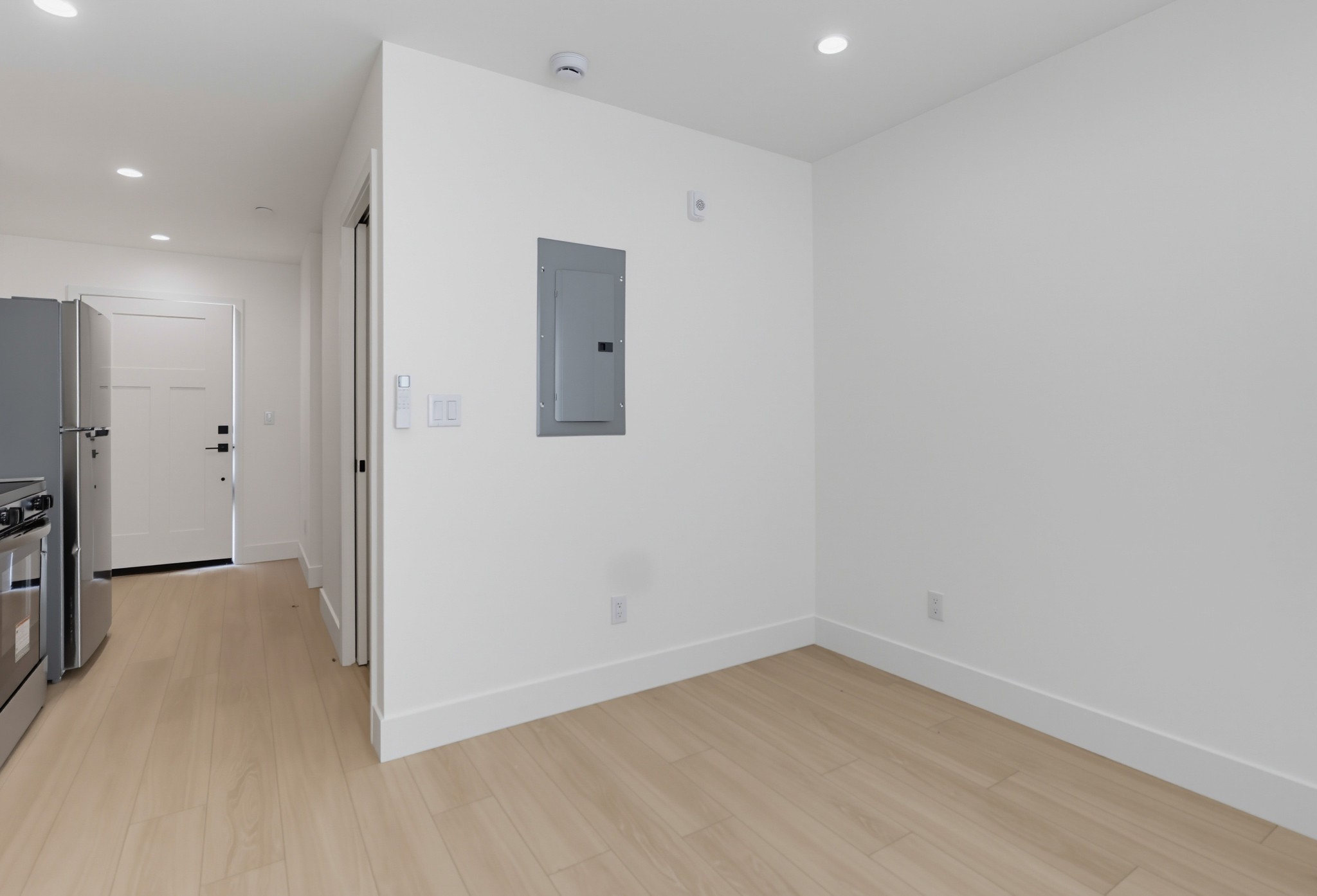 Virtual tour photo 10 of 14 for 3075 Hawthorn St #2