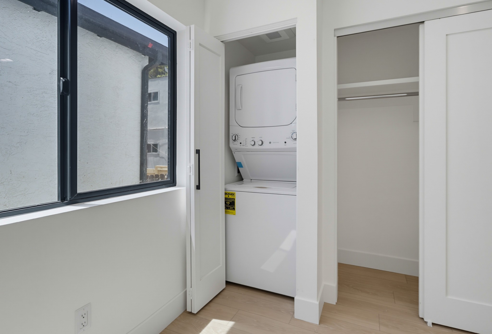 Virtual tour photo 11 of 14 for 3075 Hawthorn St #2