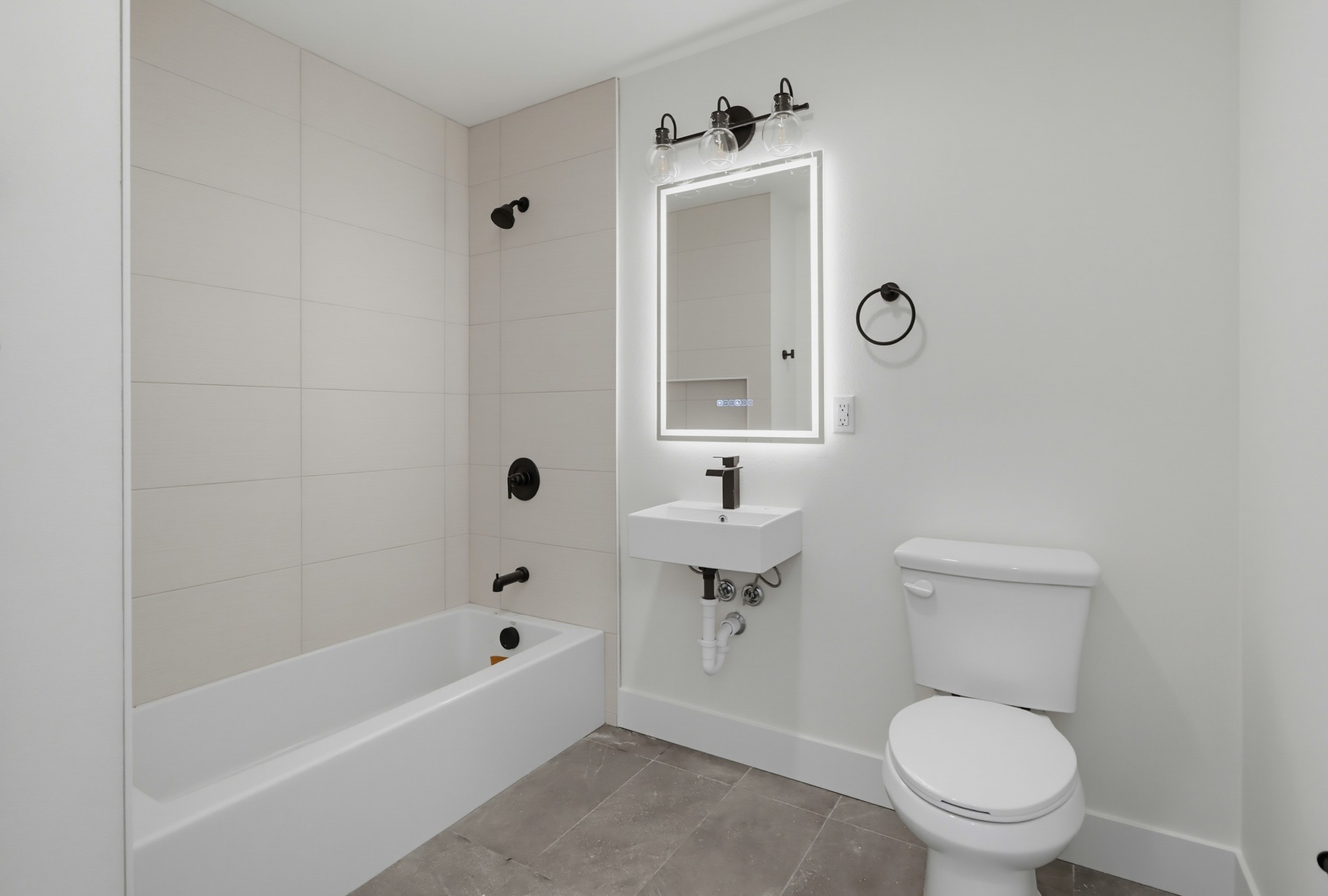 Virtual tour photo 12 of 14 for 3075 Hawthorn St #2
