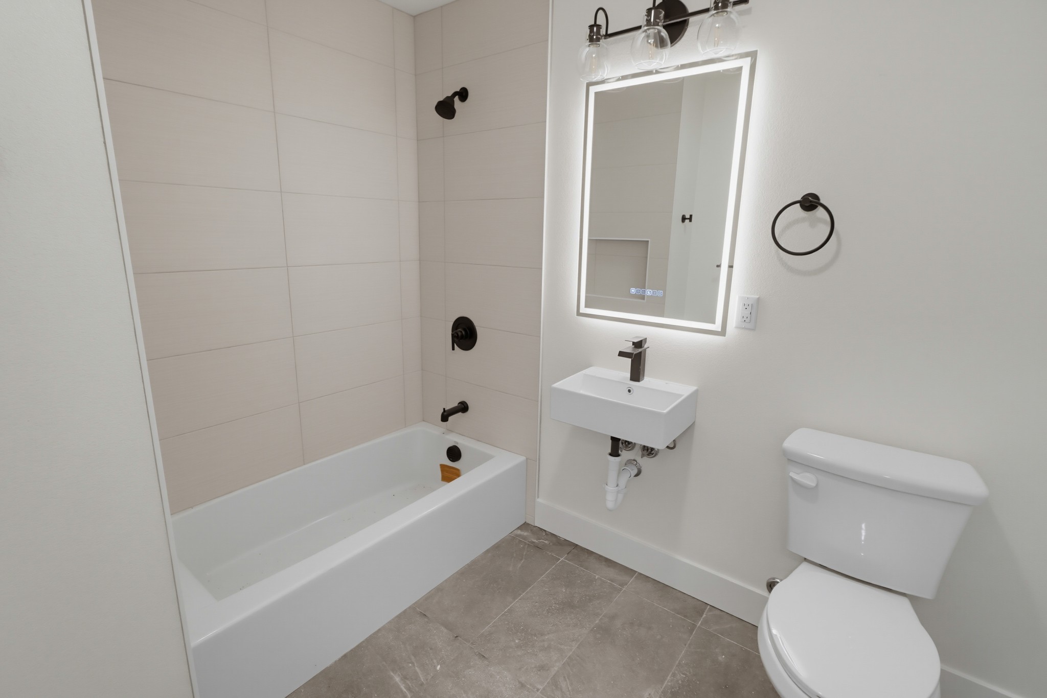 Virtual tour photo 13 of 14 for 3075 Hawthorn St #2