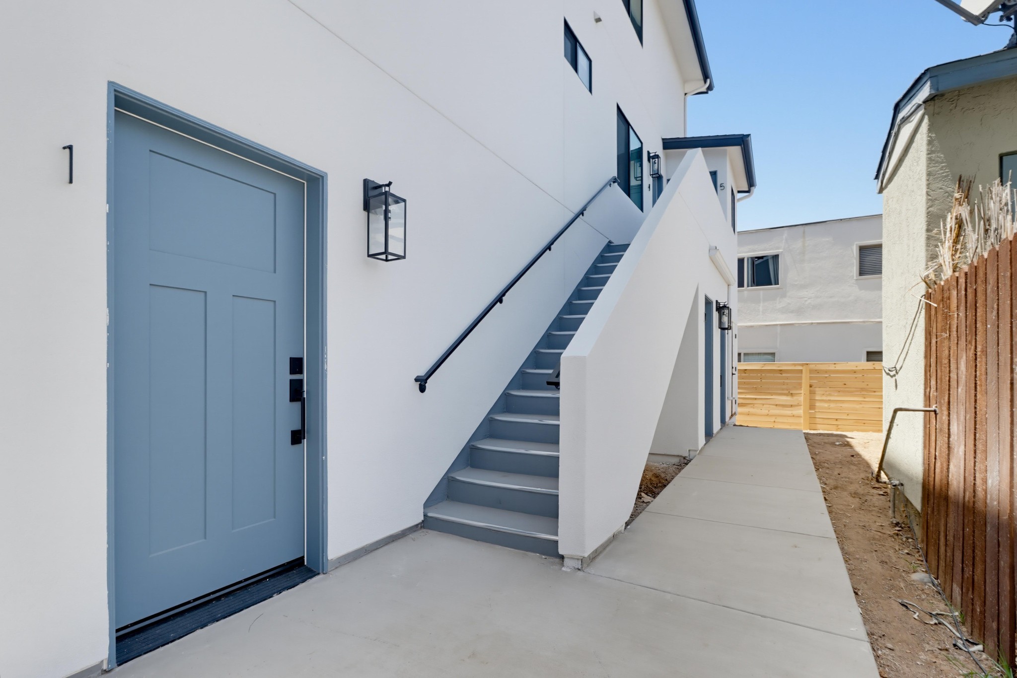 Virtual tour photo 1 of 27 for 3075 Hawthorn St
