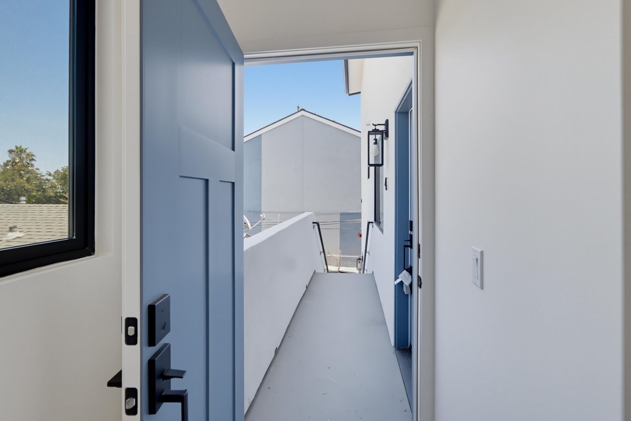 Virtual tour photo 6 of 27 for 3075 Hawthorn St