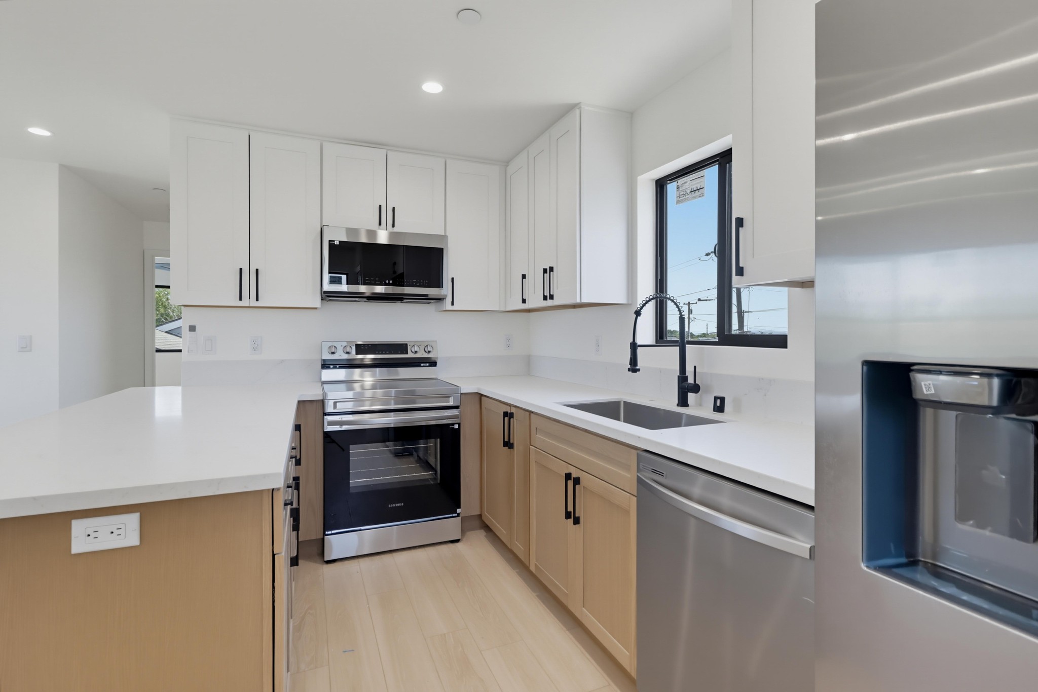 Virtual tour photo 8 of 27 for 3075 Hawthorn St